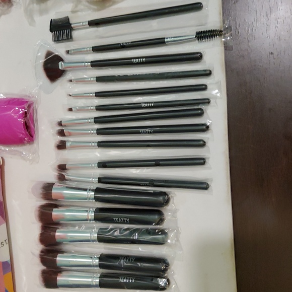Professional Makeup Brushes - Picture 2 of 7
